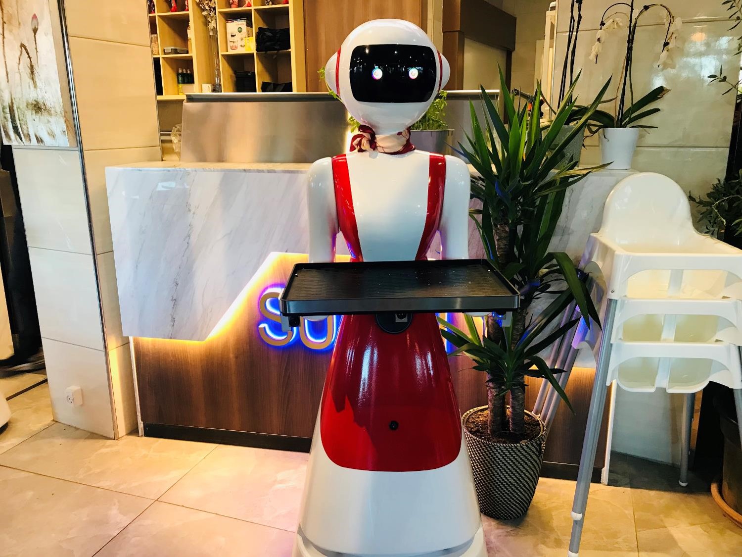 Robot tjener